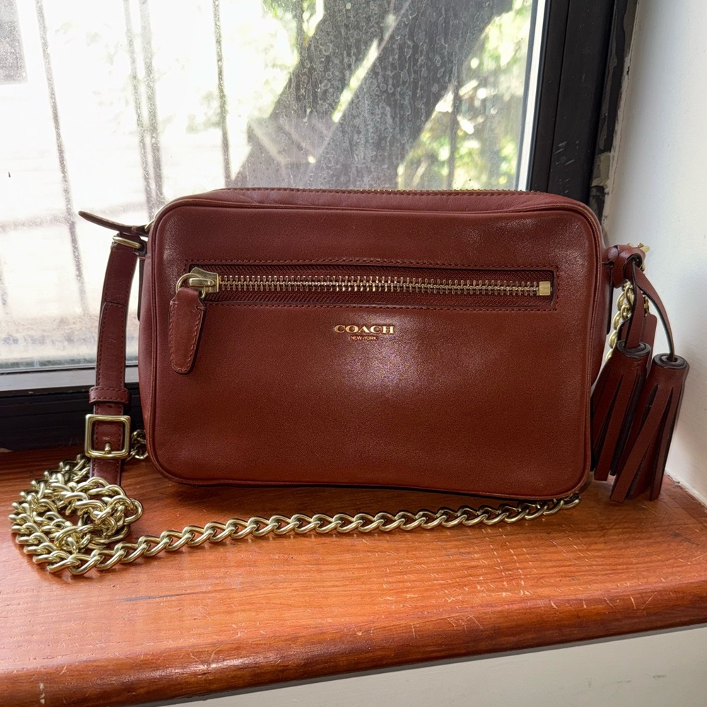 EUC Coach Tan Leather Crossbody Camera Bag with Gold Chain, Tassel and Hang Tag